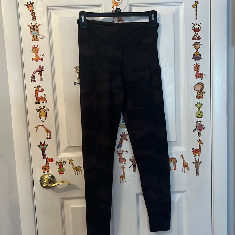 Aeropostale camo leggings size small